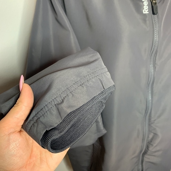 Reebok Grey Lightweight Men's Windbreaker Jacket (XL) - Picture 3 of 8